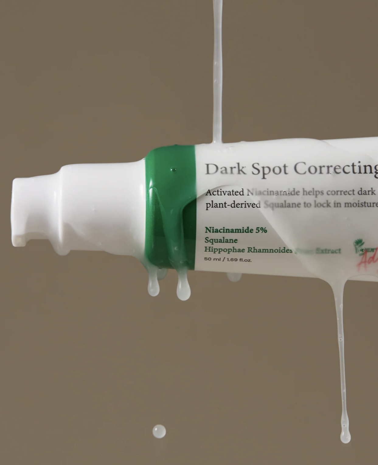سيروم تصحيح البقع الداكنة وإشراقة البشرة – dark spot correcting glow serum من axis y